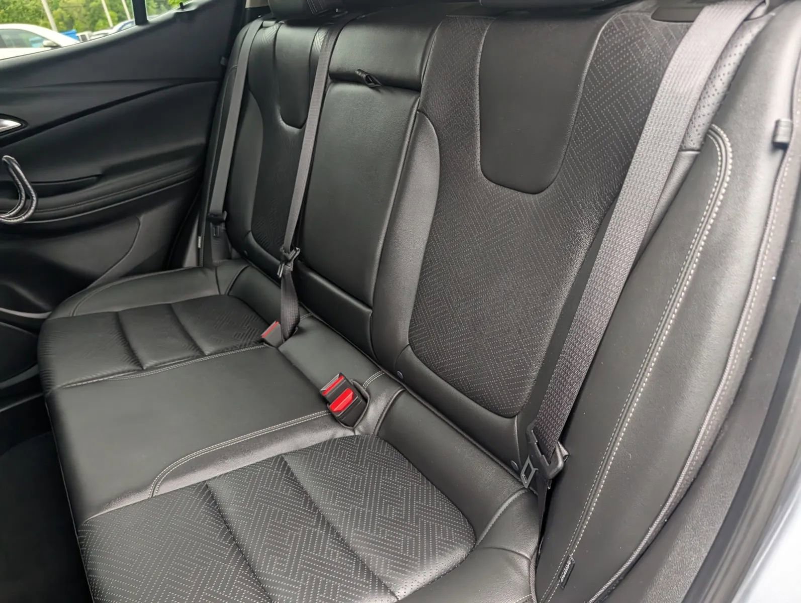 Used 2020 Buick Encore GX Essence w/ Experience Buick Package AWD/4WD image 9