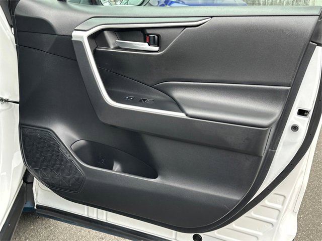 Used 2022 Toyota RAV4 XLE image 7