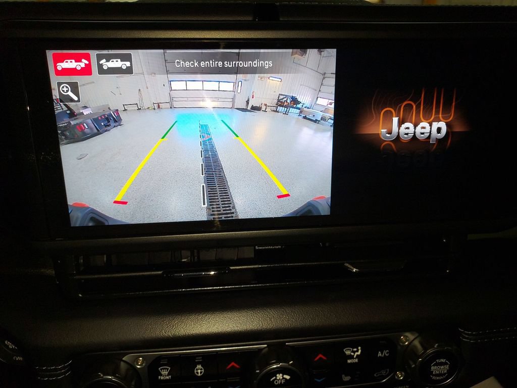 Used 2025 Jeep Gladiator Mojave AWD/4WD image 23