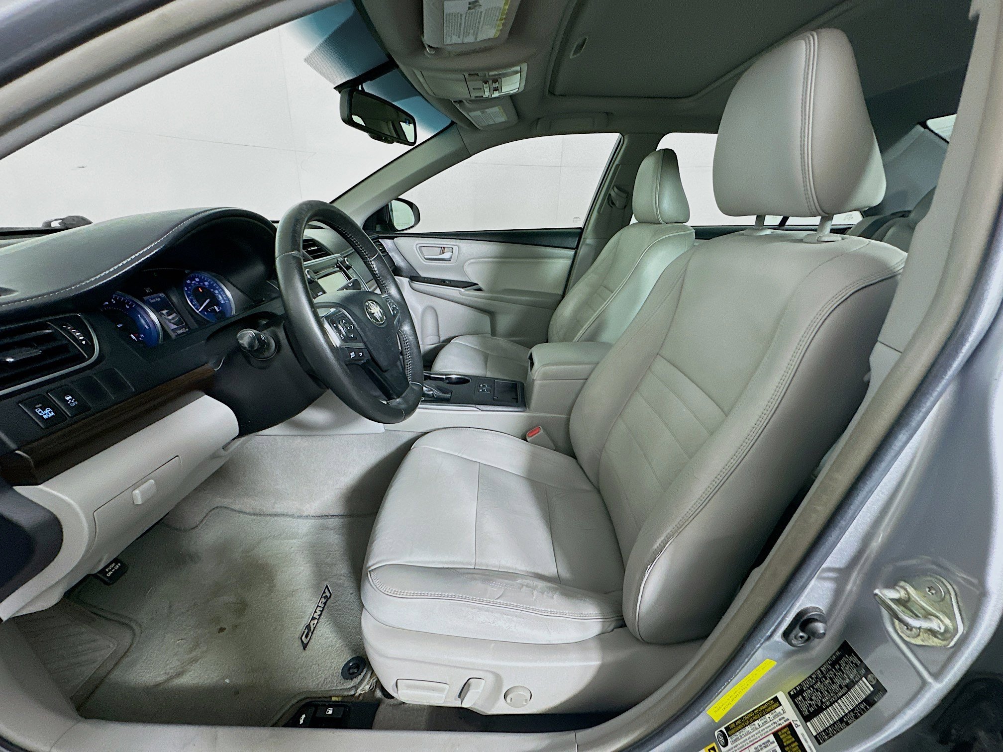 Used 2015 Toyota Camry XLE w/ Moonroof Package FWD image 13