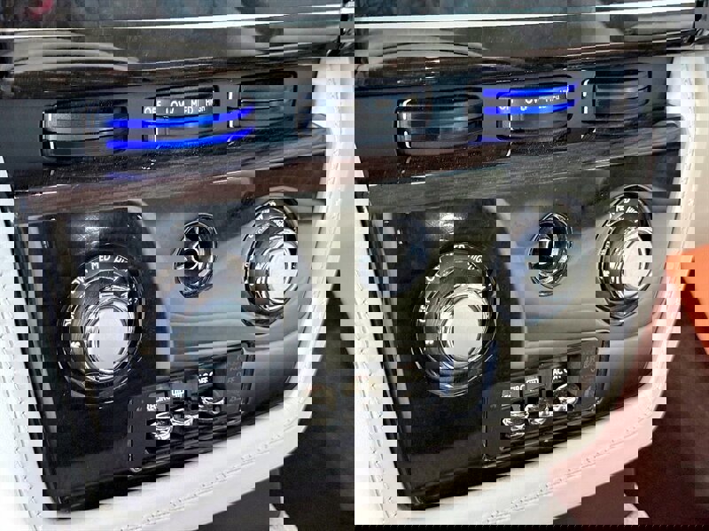 Used 2012 Rolls-Royce Phantom Drophead Coupe image 44