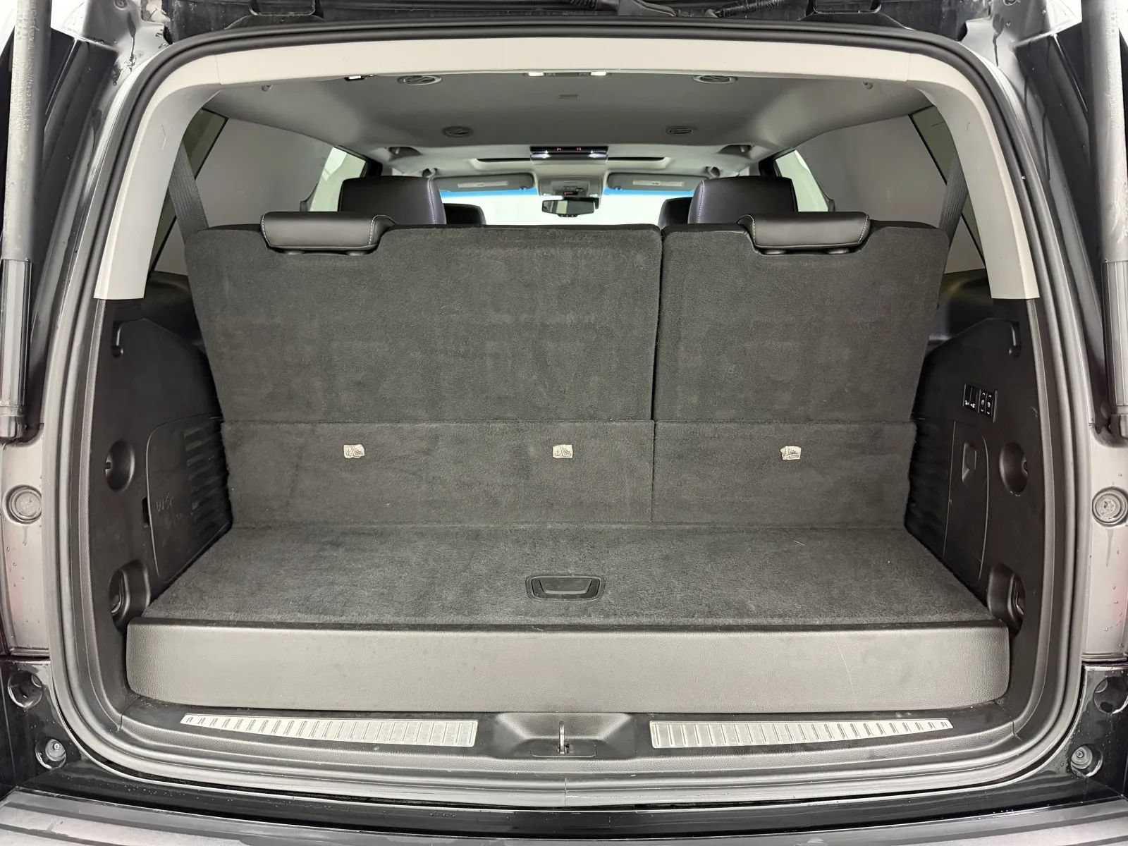 Used 2018 Chevrolet Tahoe Premier AWD/4WD image 35