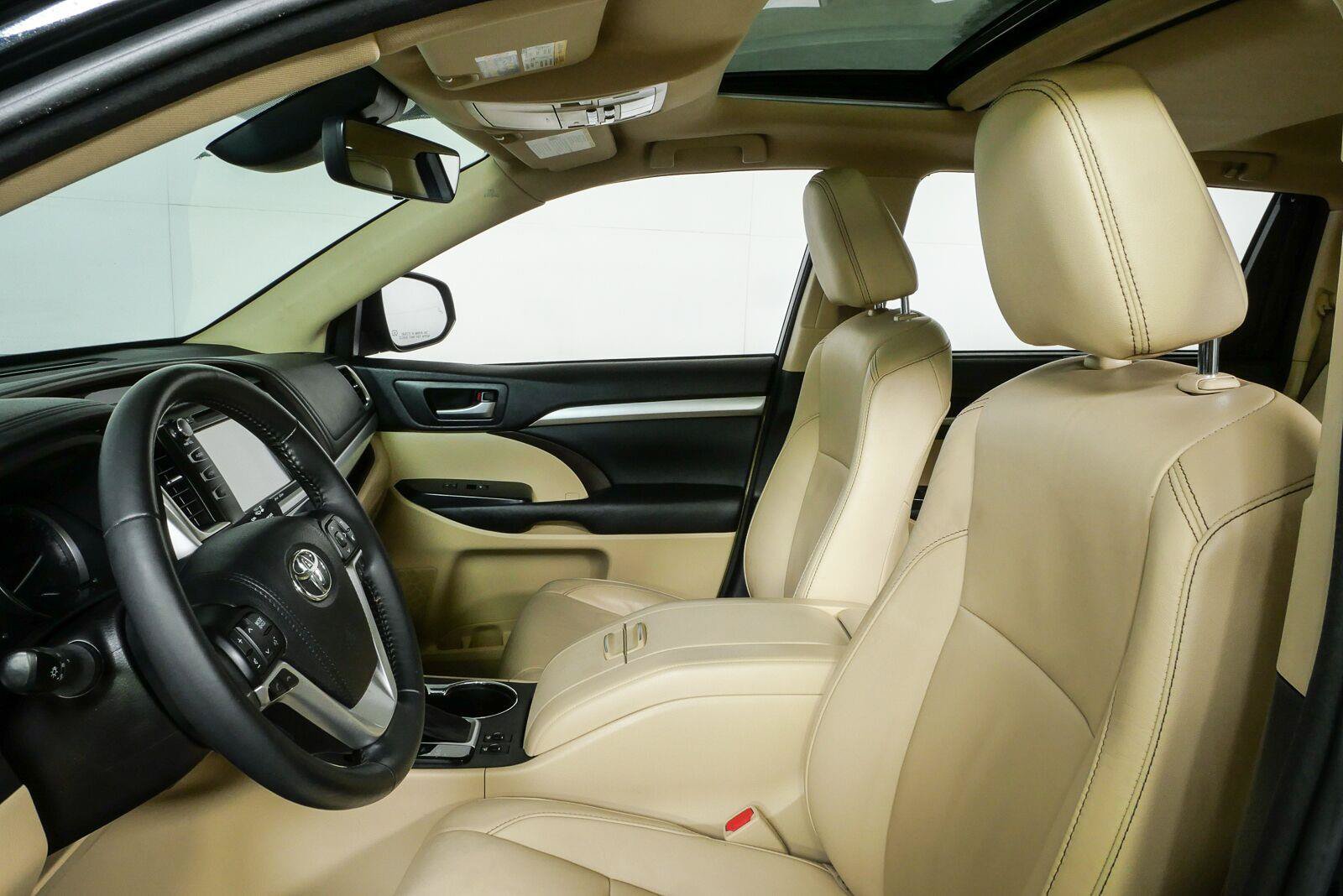 Used 2018 Toyota Highlander XLE FWD image 5