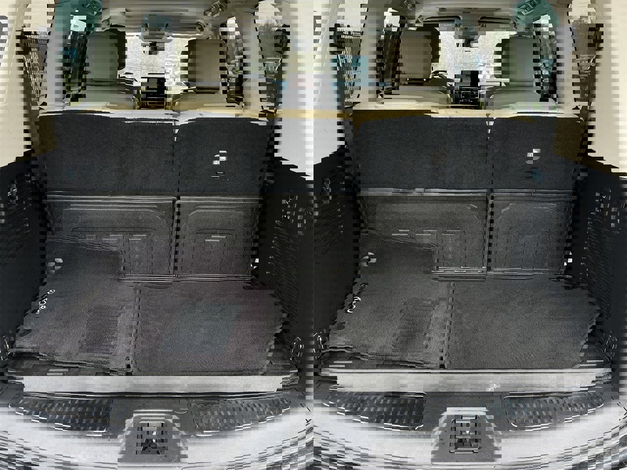 Used 2023 INFINITI QX80 Premium Select w/ All-Season Package image 27