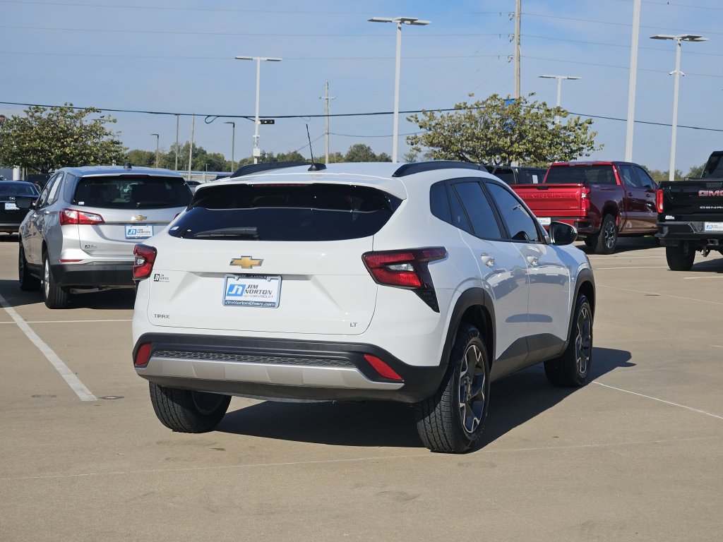 Used 2025 Chevrolet Trax LT w/ LT Convenience Package FWD image 7