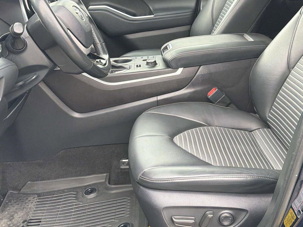 Used 2023 Toyota Highlander XSE image 26