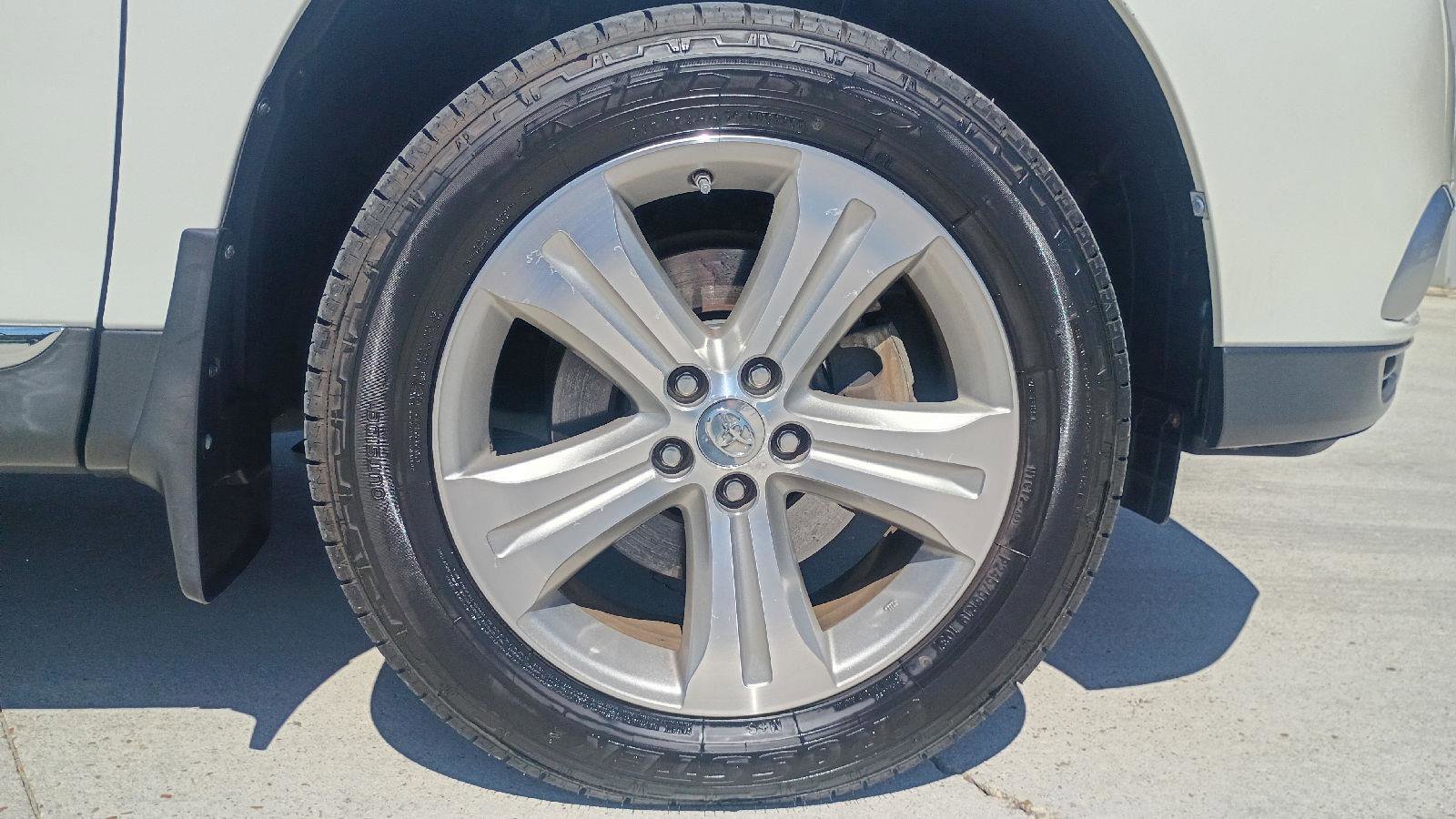 Used 2013 Toyota Highlander Limited image 25