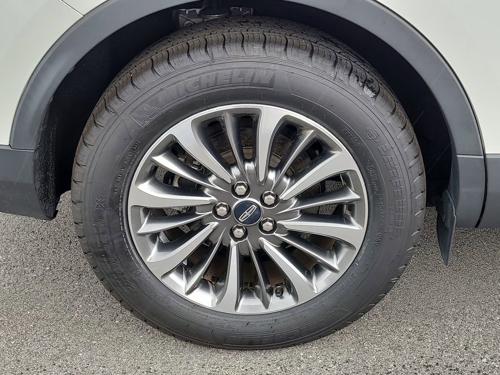 Used 2023 Lincoln Nautilus FWD w/ Premium Package image 5