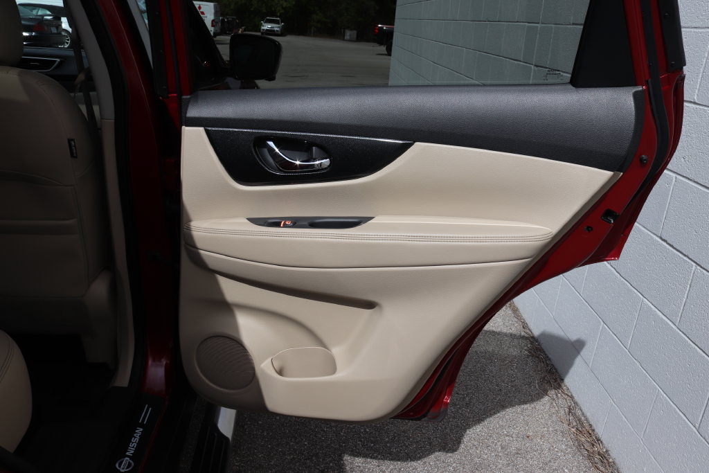 Used 2016 Nissan Rogue SL AWD/4WD image 28