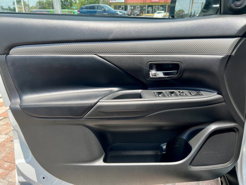 Used 2020 Mitsubishi Outlander SEL image 29