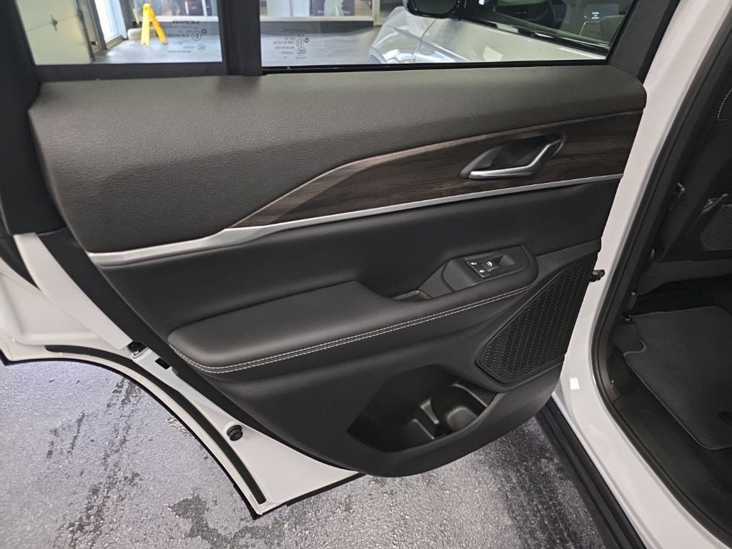 New 2026 Jeep Grand Cherokee Altitude AWD/4WD image 28