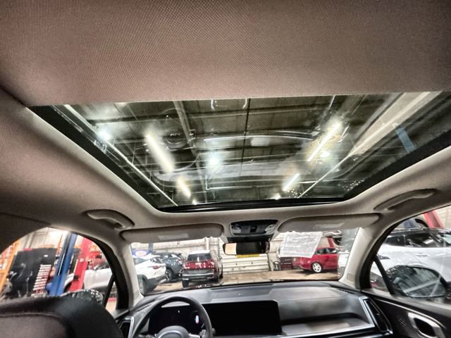 Used 2025 Kia Sorento SX Prestige w/ Olive Brown Leather Package image 18