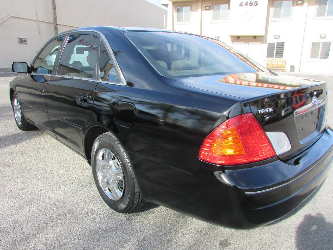 Used 2001 Toyota Avalon XLS FWD image 5