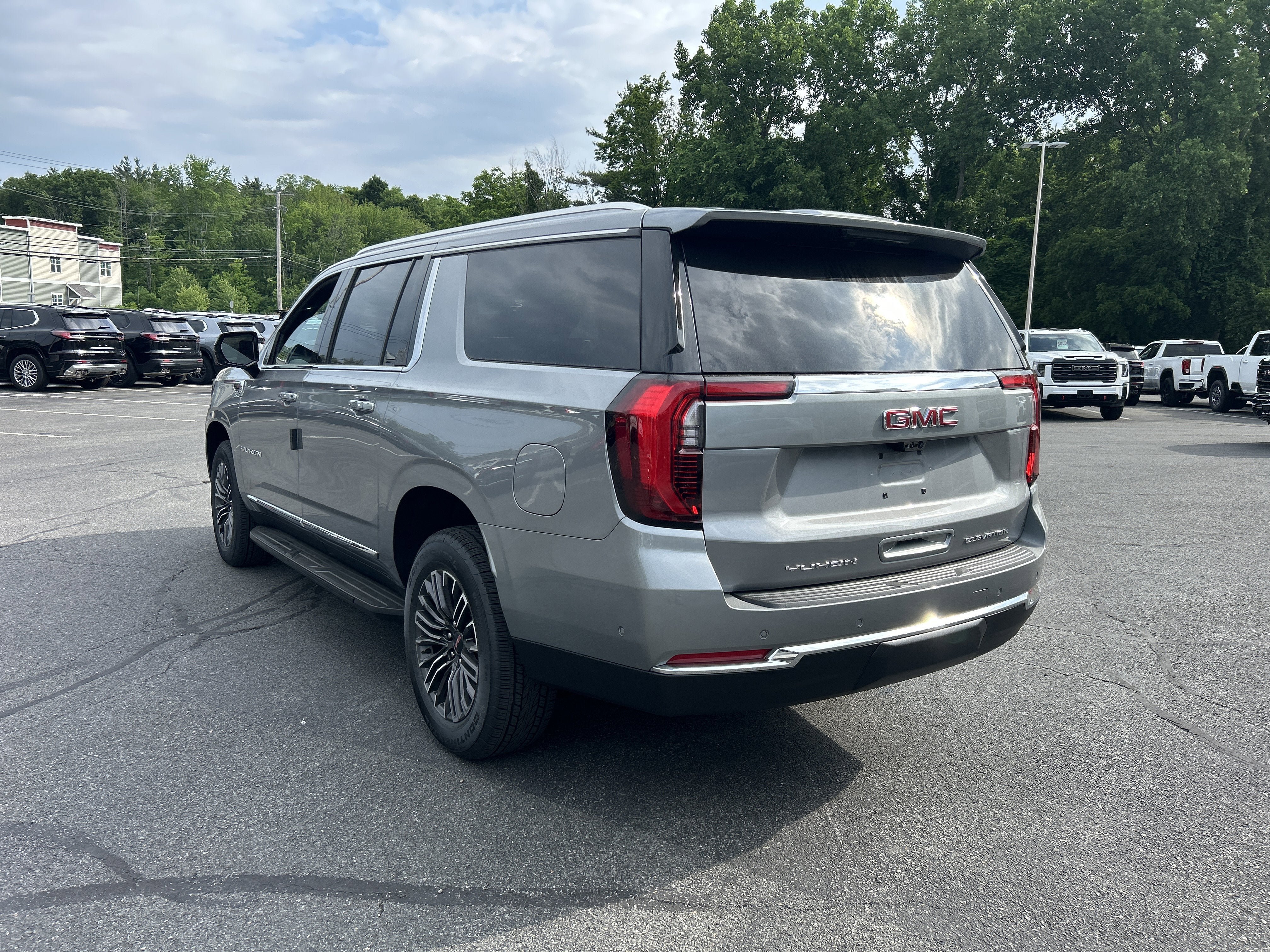 New 2026 GMC Yukon XL Elevation w/ Elevation Premium Package AWD/4WD image 8