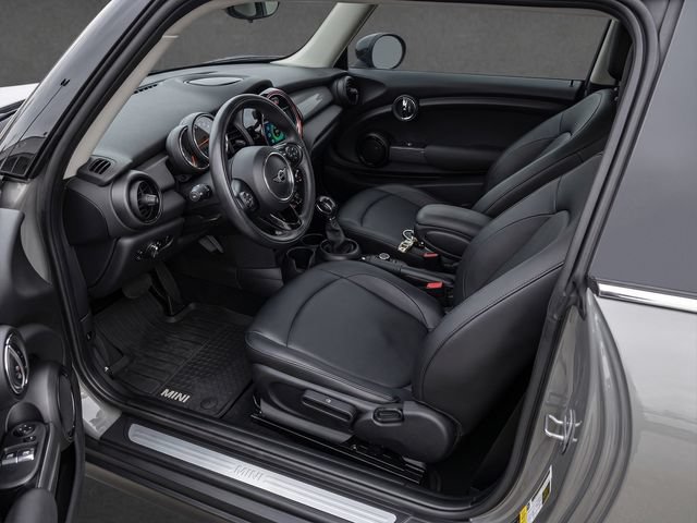 Used 2019 MINI Cooper 2-Door Hardtop w/ Signature Upholstery Package FWD image 6