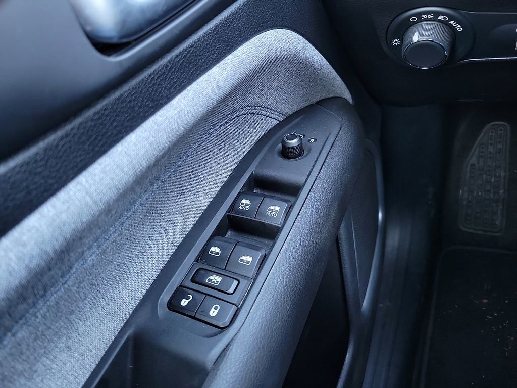 Used 2025 Jeep Compass Sport image 13