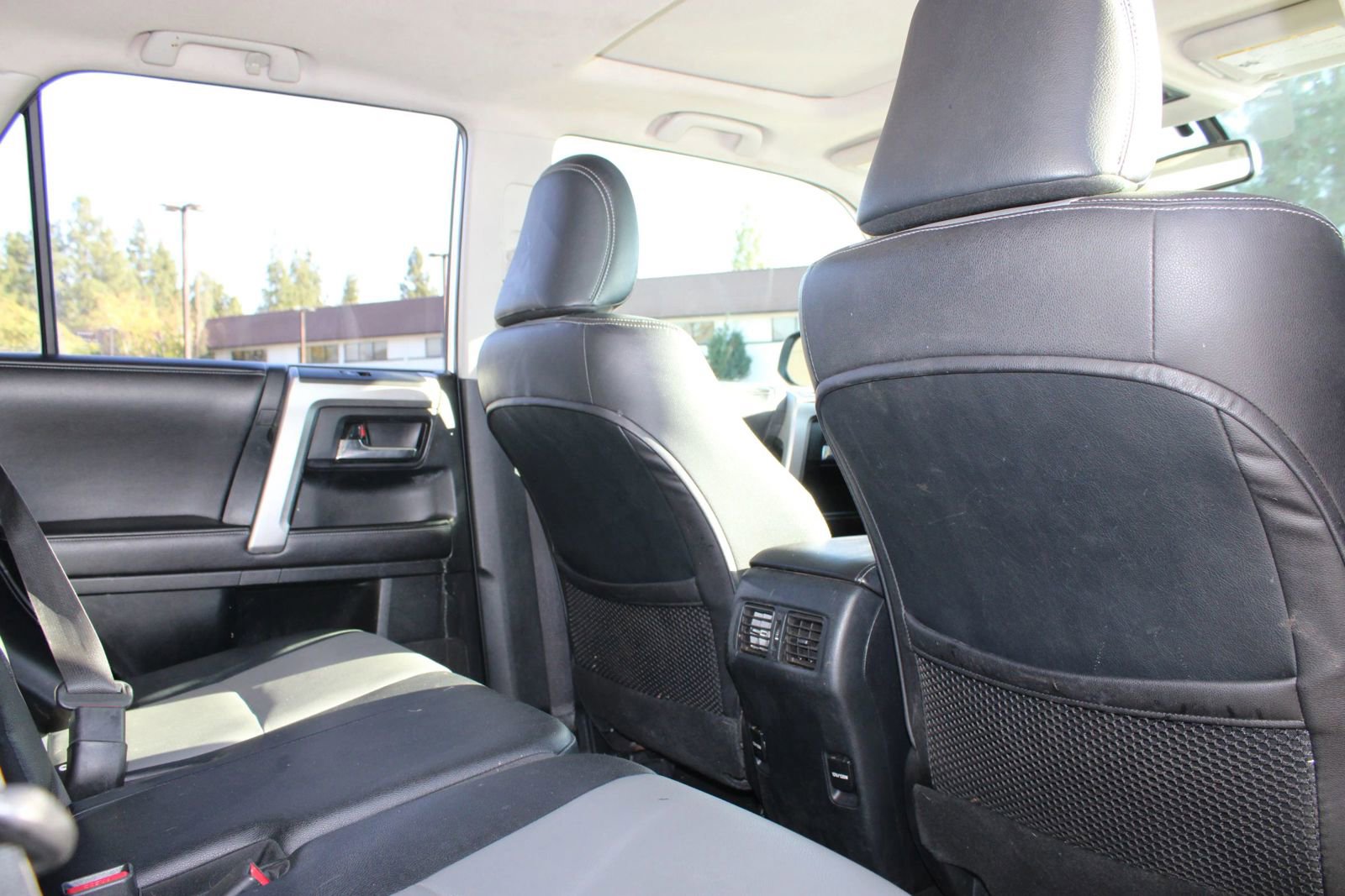 Used 2016 Toyota 4Runner SR5 Premium image 17