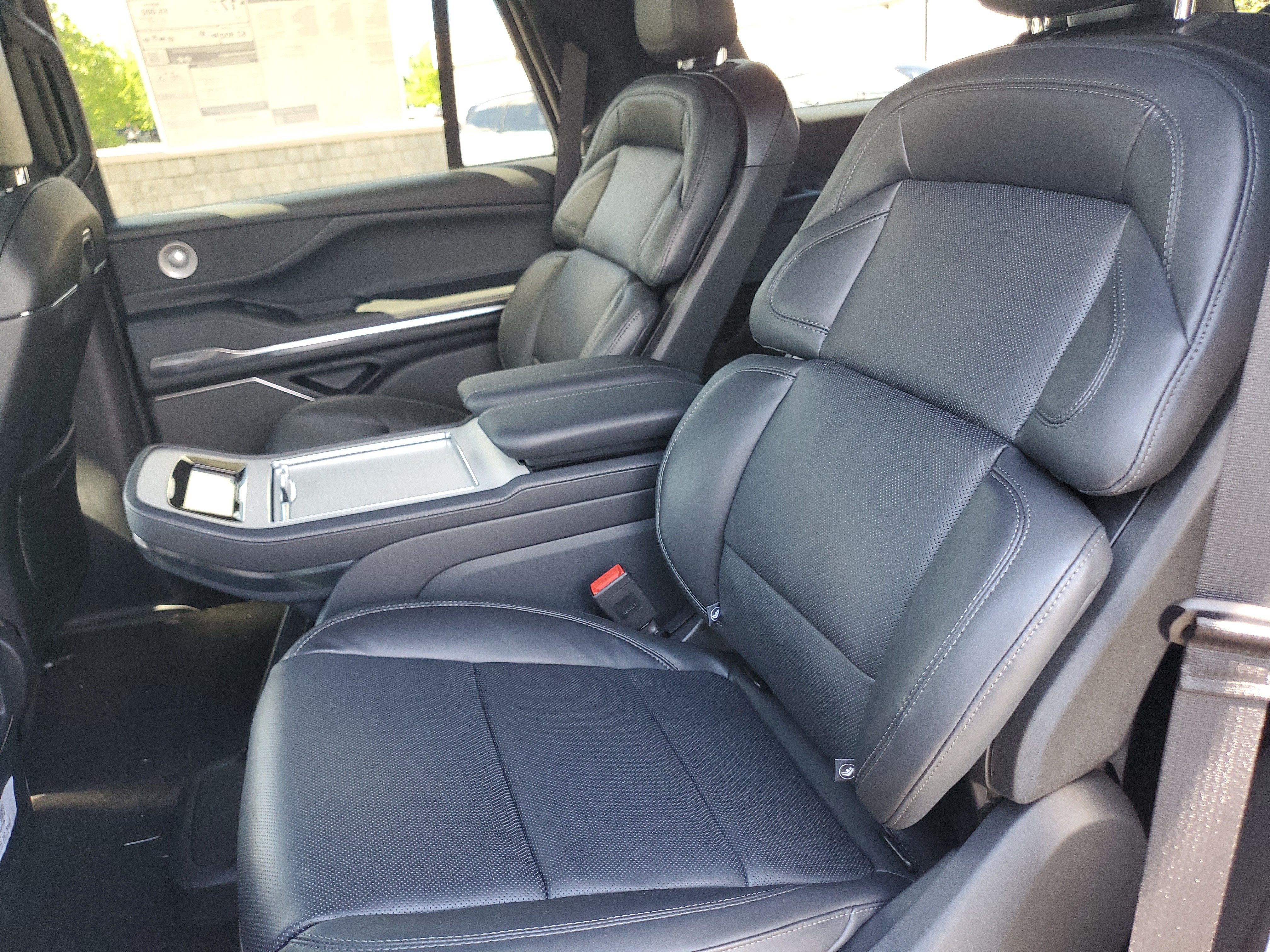 New 2026 Lincoln Navigator Reserve w/ Jet Appearance Package AWD/4WD image 30