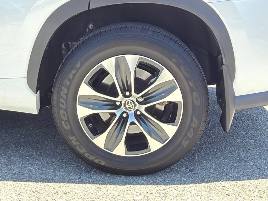 Certified 2025 Toyota Highlander XLE AWD/4WD image 18