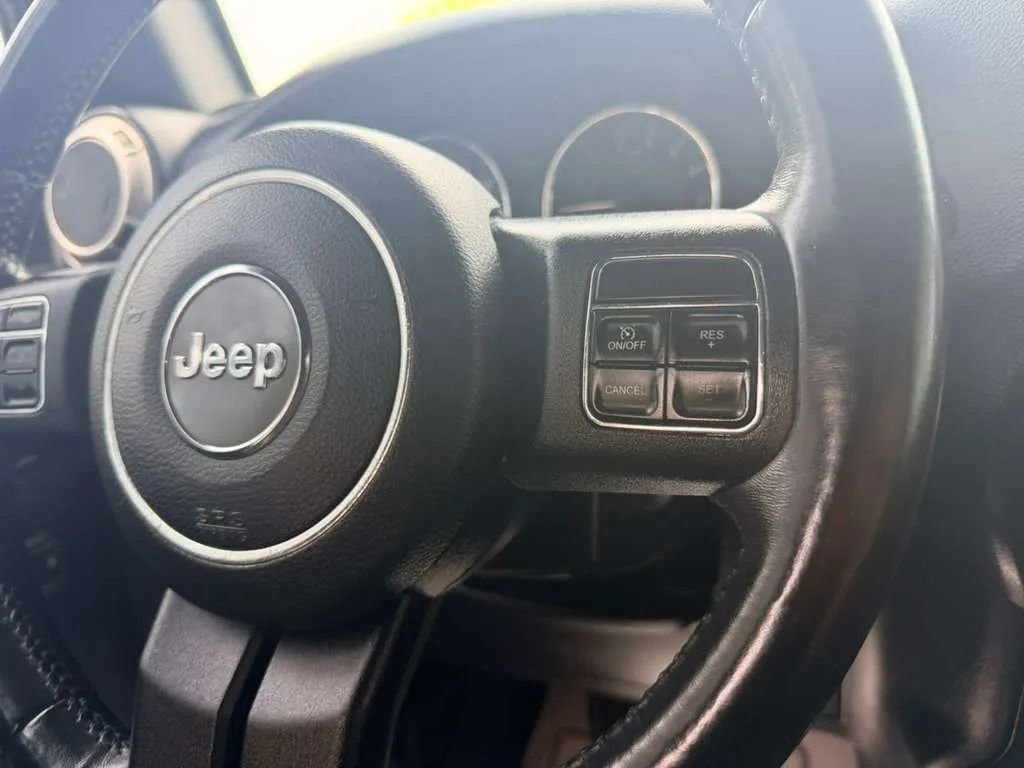 Used 2017 Jeep Wrangler Unlimited Sahara w/ Connectivity Group AWD/4WD image 34