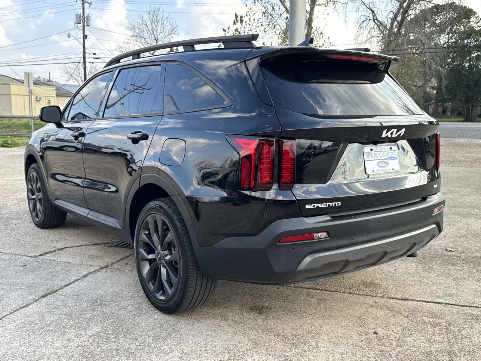 Used 2023 Kia Sorento X-Line EX image 4