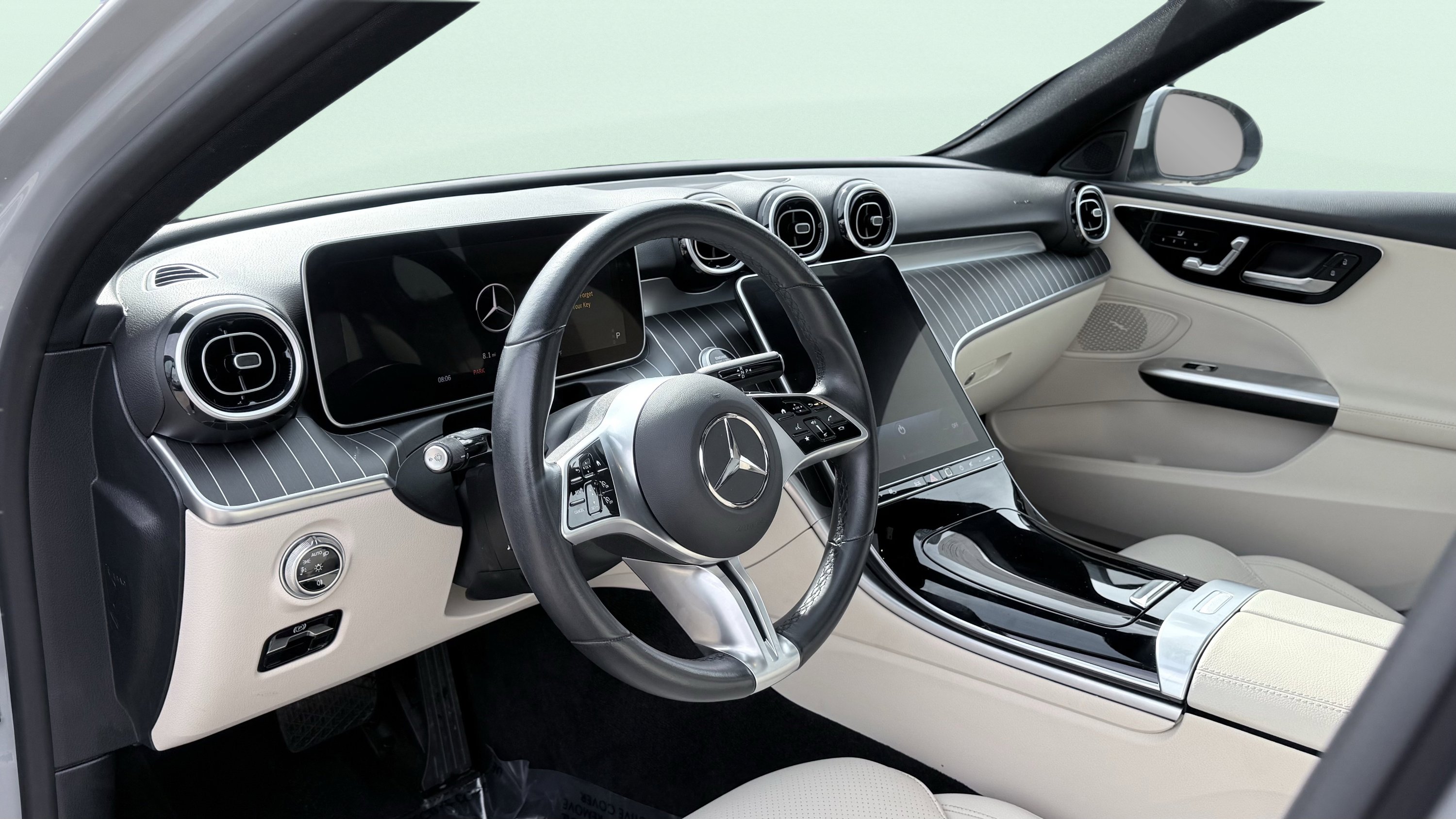 Used 2025 Mercedes-Benz C 300 Sedan image 25