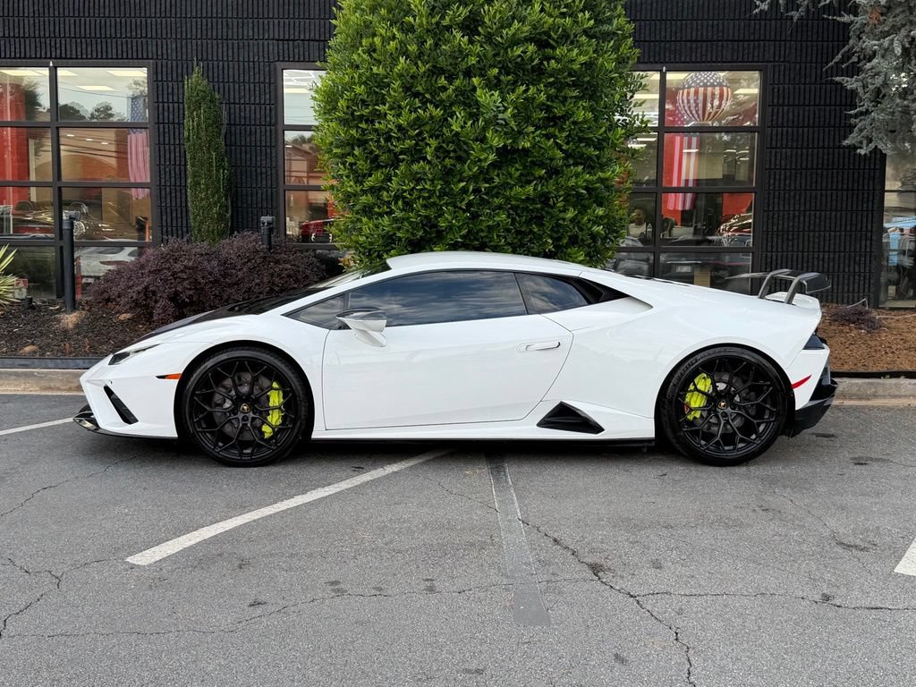 Used 2021 Lamborghini Huracan EVO RWD image 9