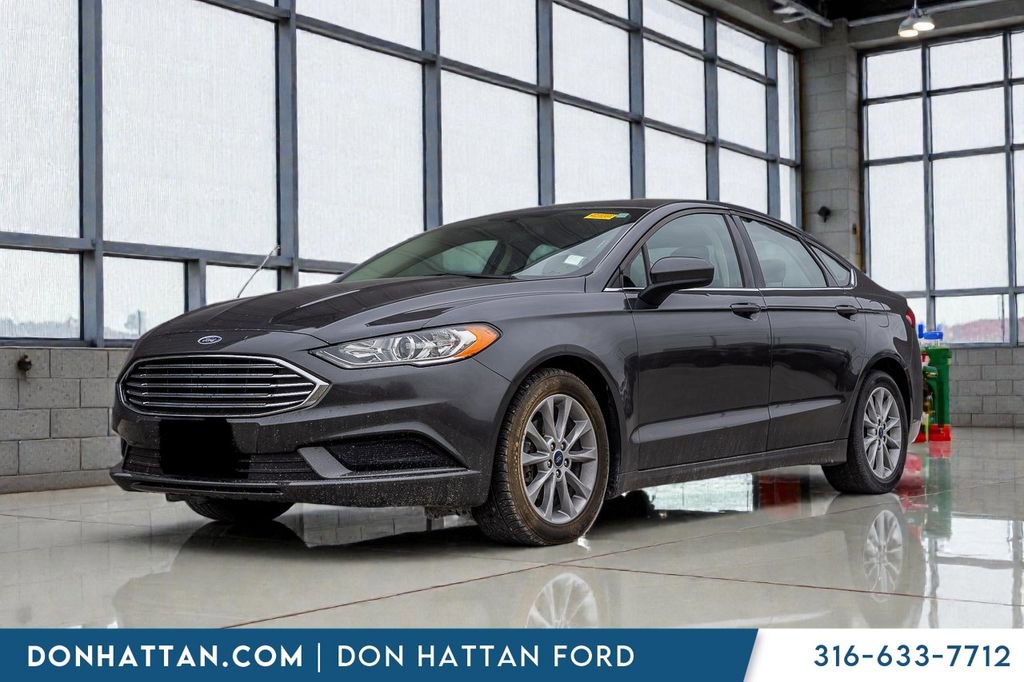 Used 2017 Ford Fusion SE w/ Fusion SE Technology Package image 1