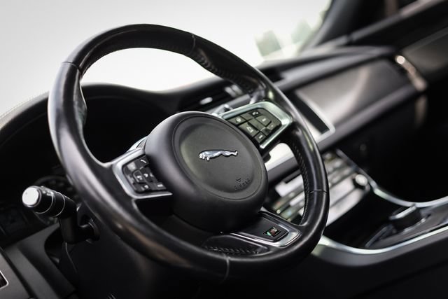 Used 2018 Jaguar XF S AWD/4WD image 53