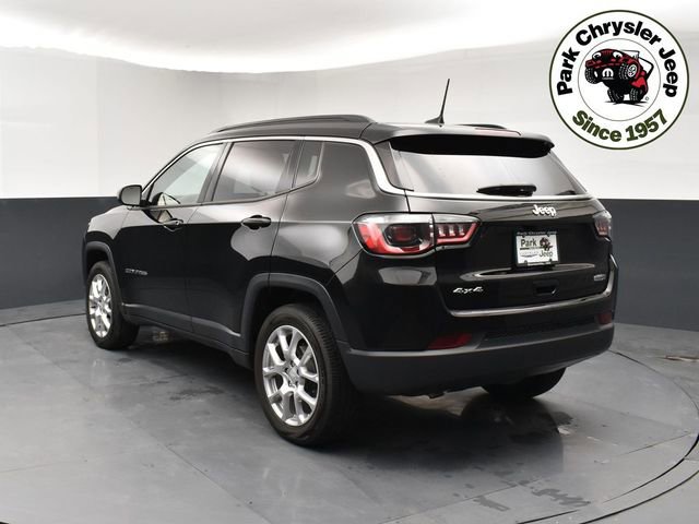 Used 2024 Jeep Compass Latitude w/ Sun and Sound Group image 4