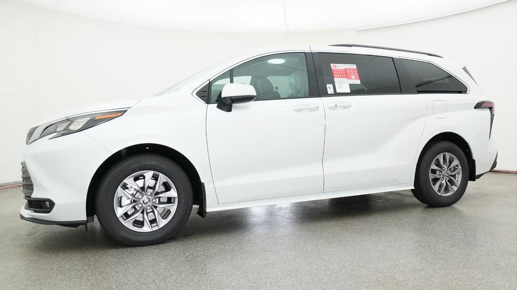New 2026 Toyota Sienna XLE FWD image 21