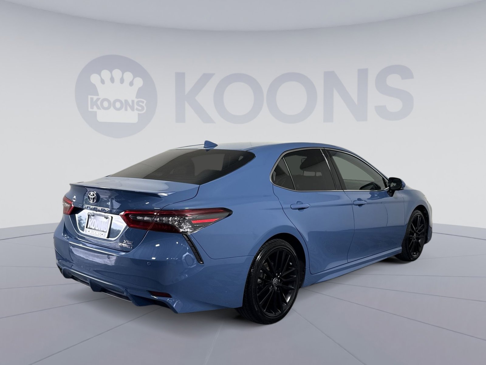 Used 2023 Toyota Camry XSE w/ Navigation Package FWD image 4