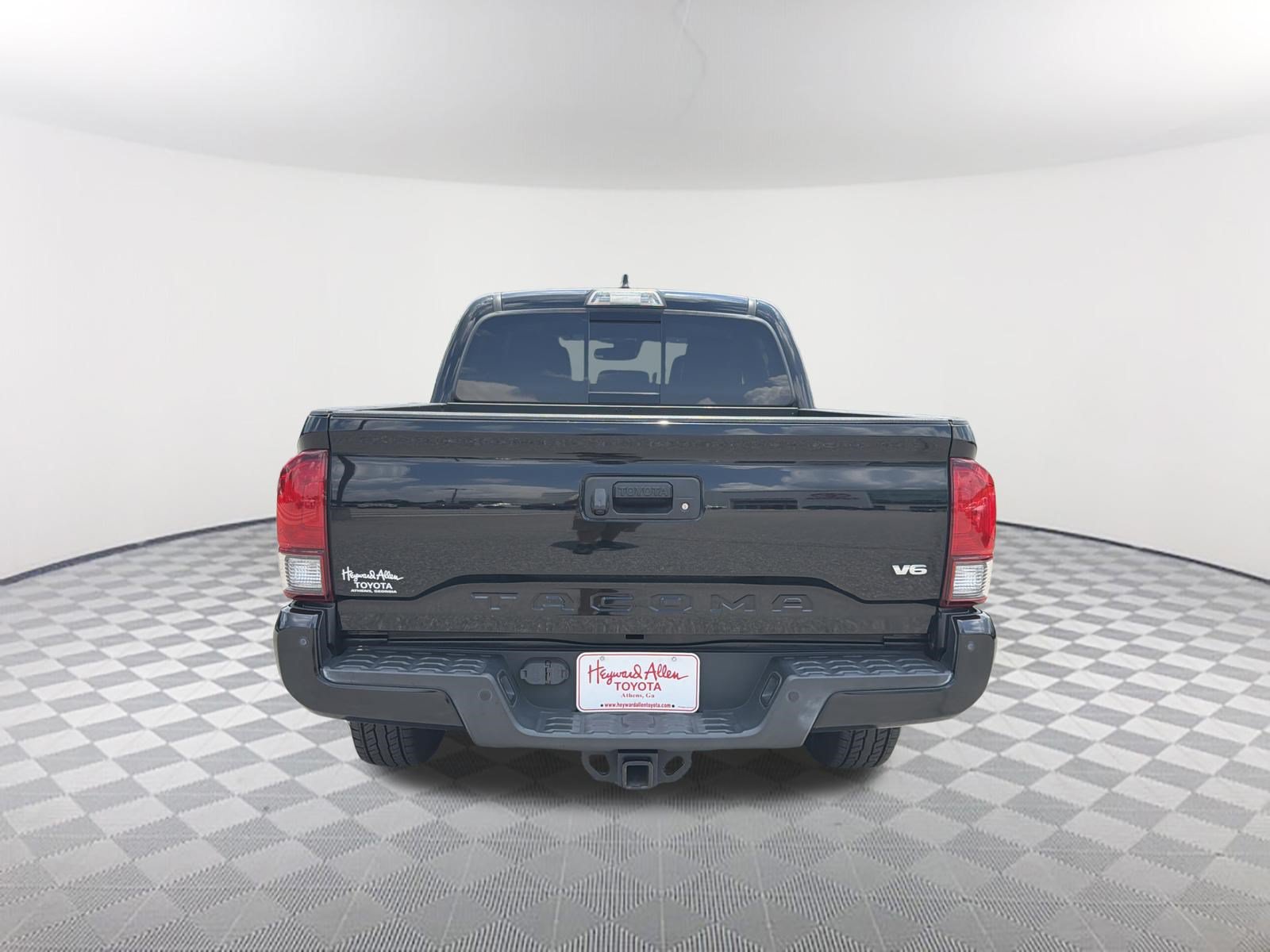 Used 2019 Toyota Tacoma TRD Off-Road AWD/4WD image 16
