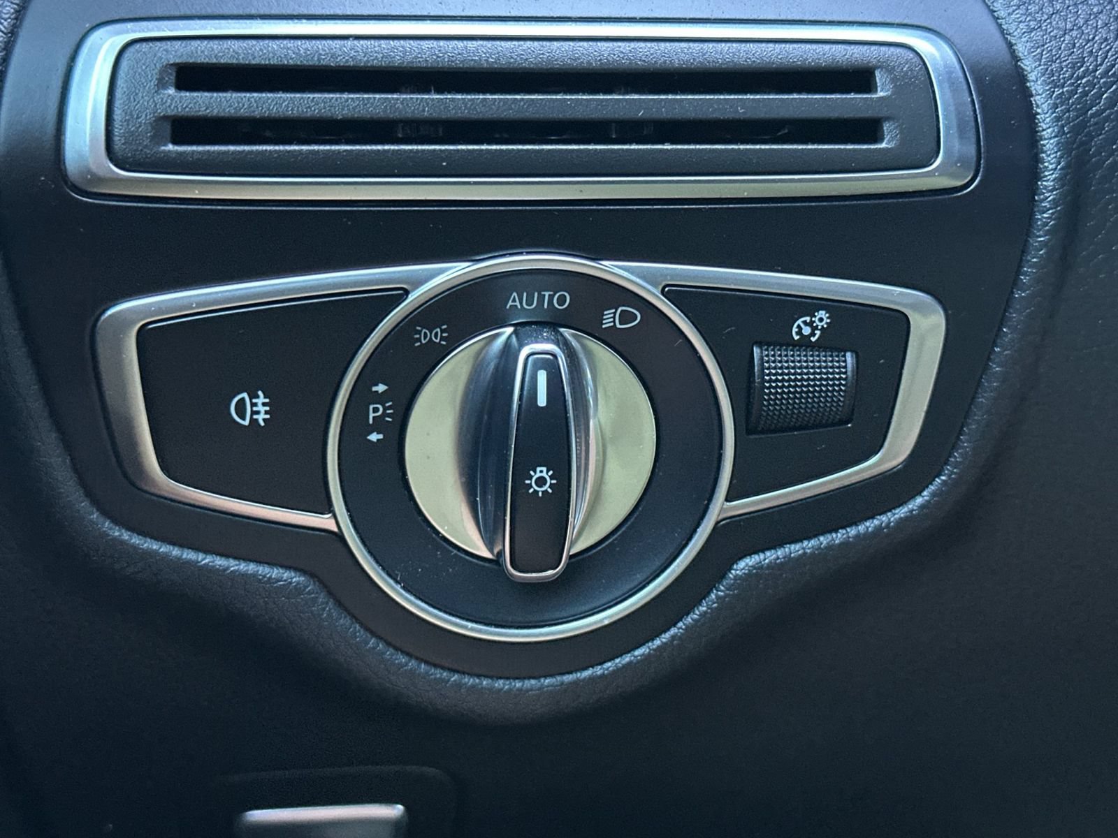 Used 2019 Mercedes-Benz GLC 300 image 30