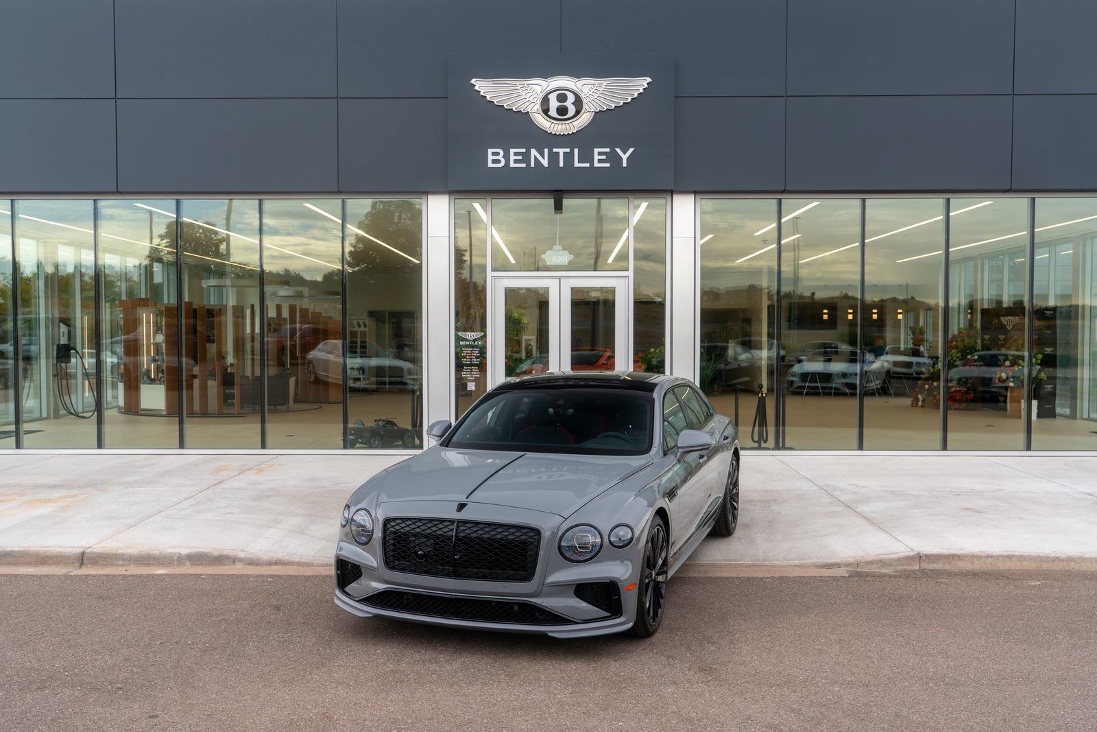 New 2025 Bentley Flying Spur Plug-In Hybrid image 5