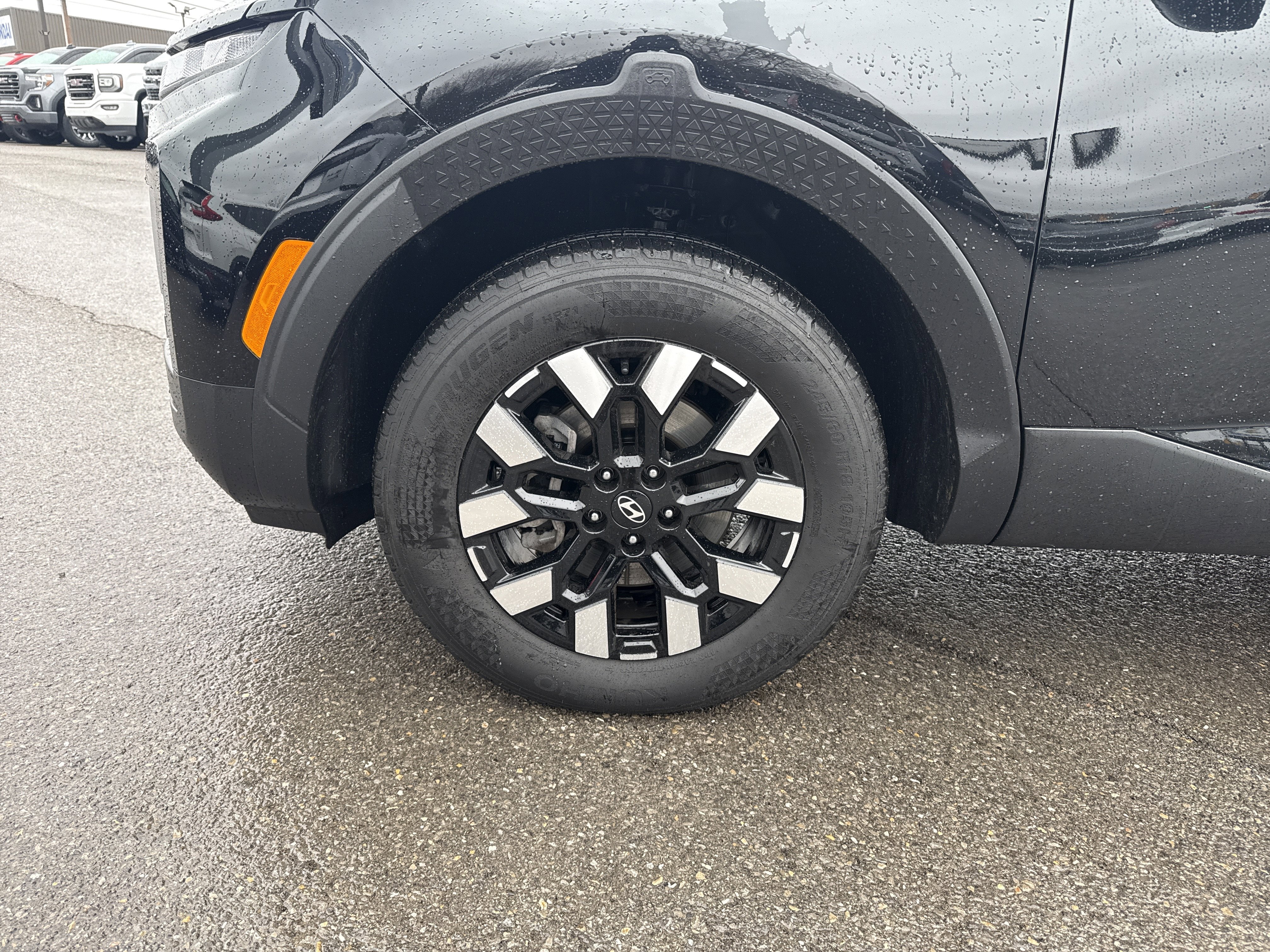 Certified 2025 Hyundai Santa Cruz SE image 11