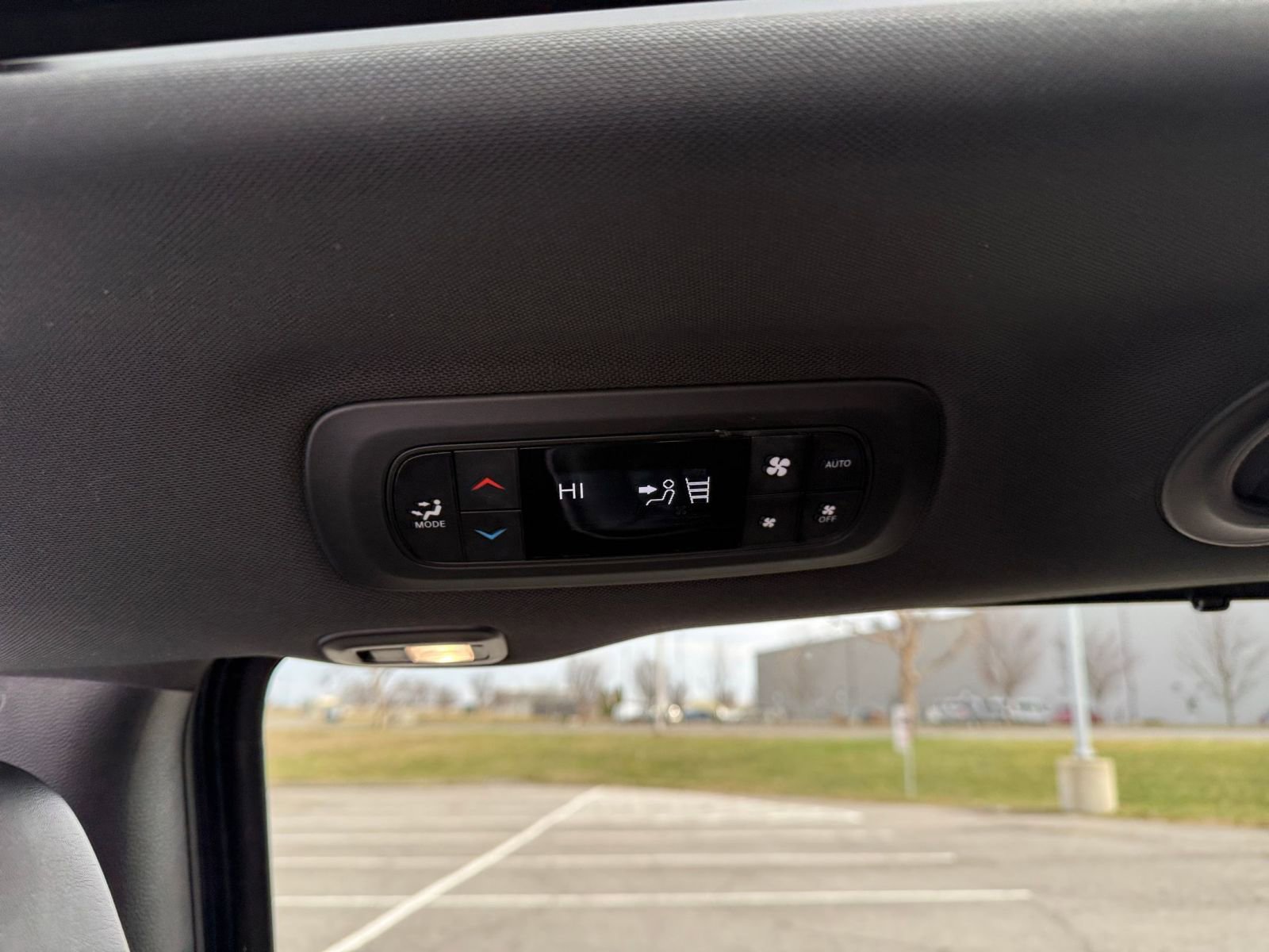 Used 2025 Chrysler Pacifica Limited image 25