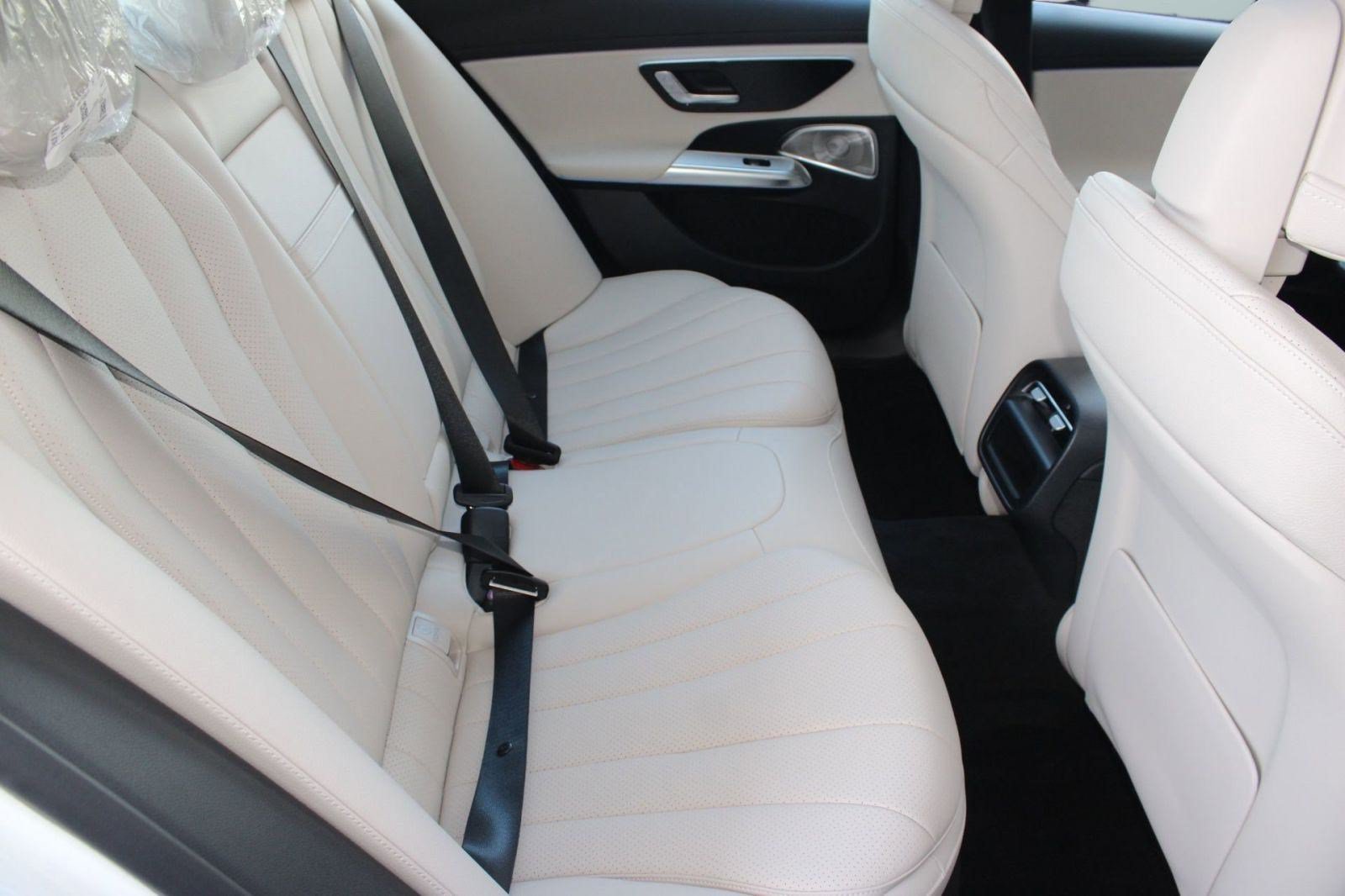 New 2026 Mercedes-Benz E 350 4MATIC Sedan image 31
