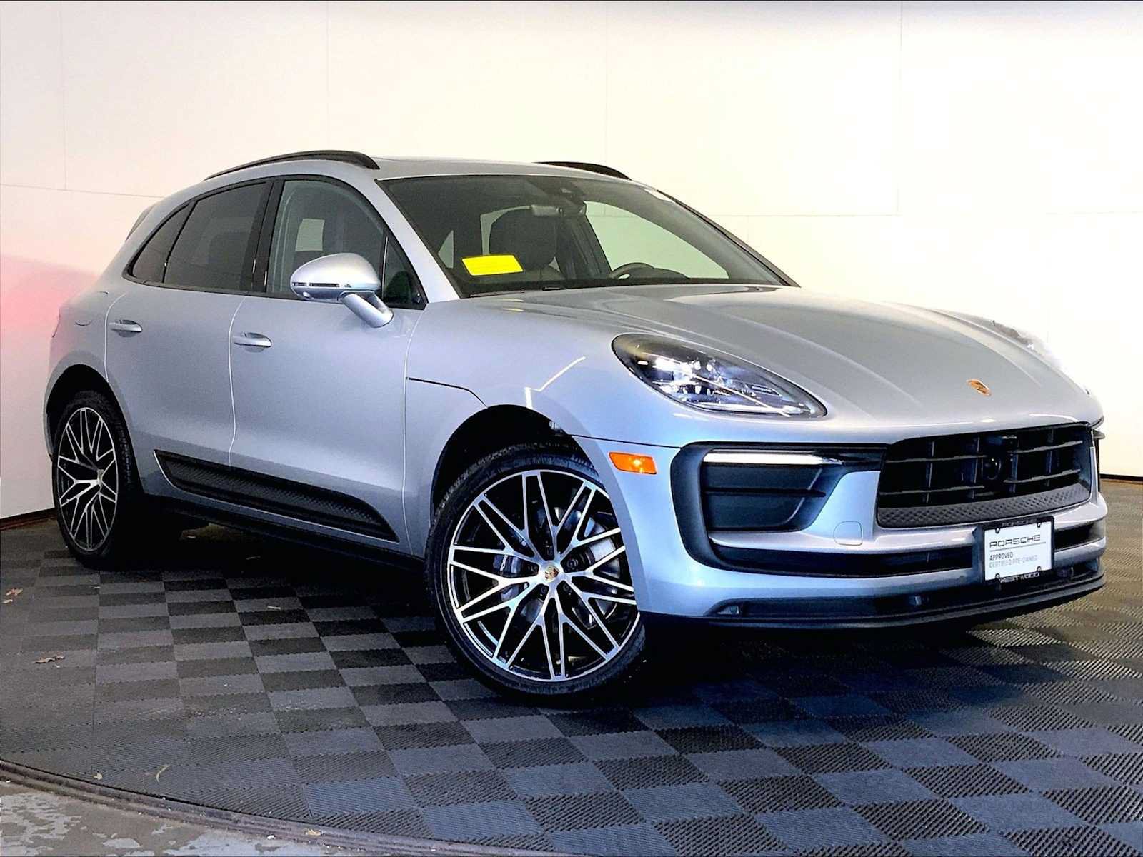 Certified 2026 Porsche Macan AWD/4WD image 9