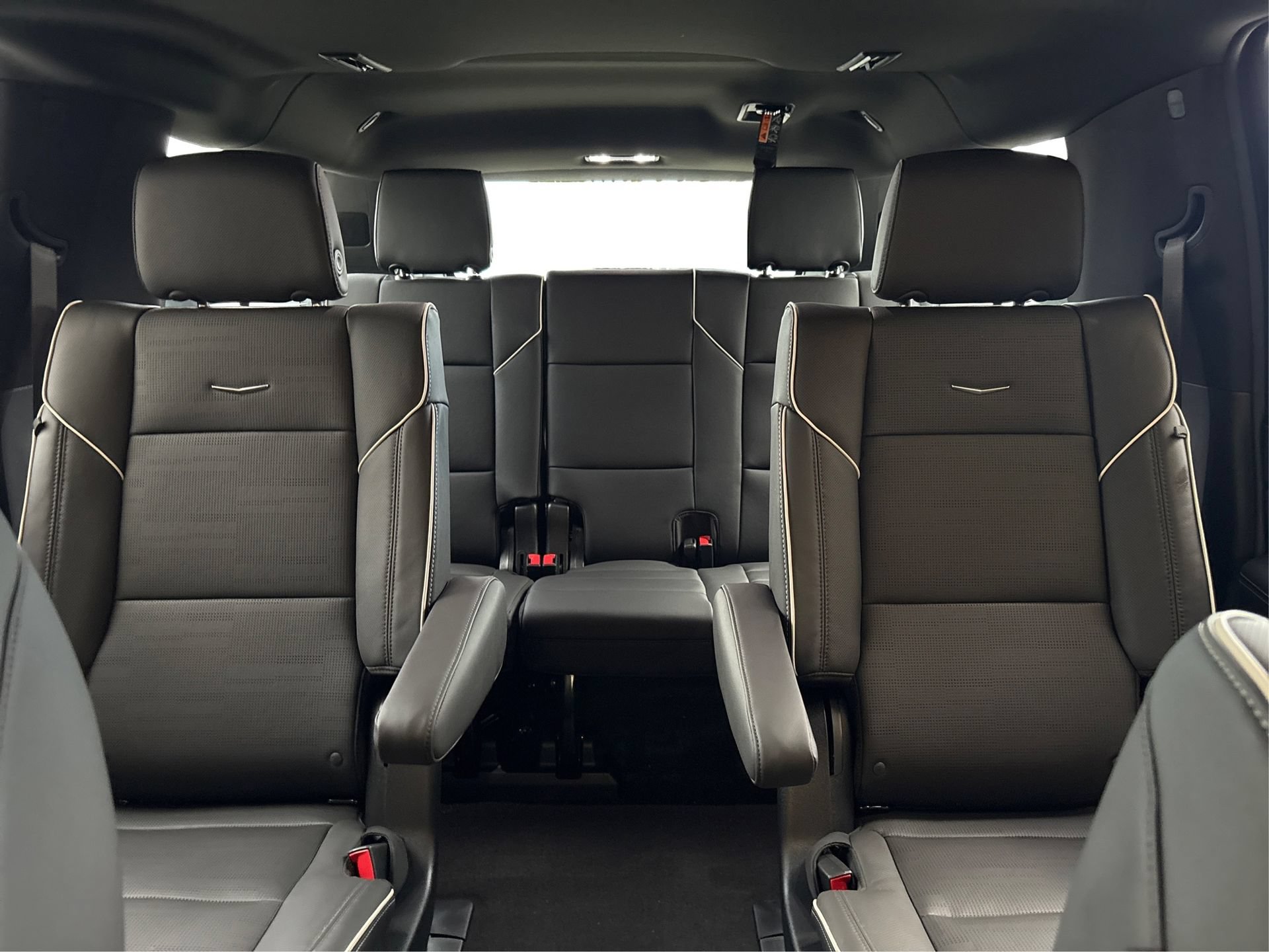 New 2026 Cadillac Escalade ESV Luxury AWD/4WD image 16