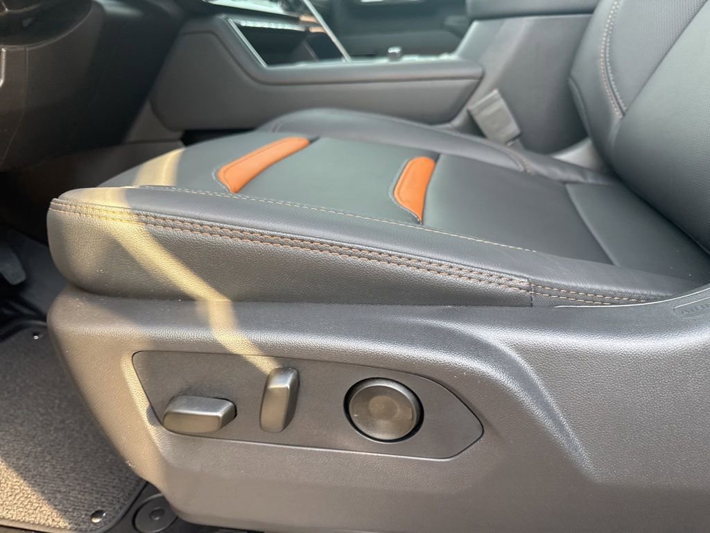 New 2026 GMC Sierra 2500 AT4 w/ AT4 Premium Plus Package AWD/4WD image 22