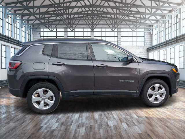 Used 2019 Jeep Compass Latitude w/ Cold Weather Group AWD/4WD image 2