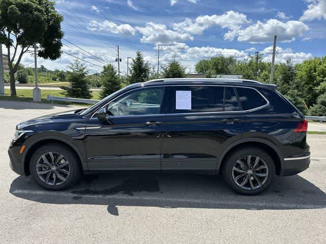 Used 2022 Volkswagen Tiguan SE AWD/4WD image 2