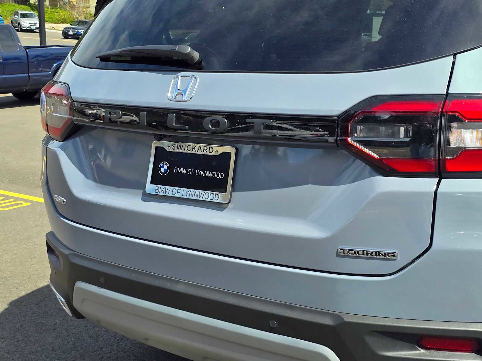 Used 2025 Honda Pilot Touring image 13