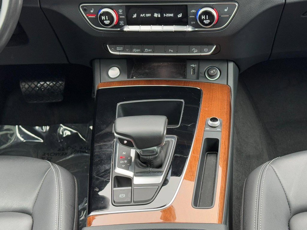 Used 2023 Audi Q5 2.0T Premium w/ Convenience Package image 13