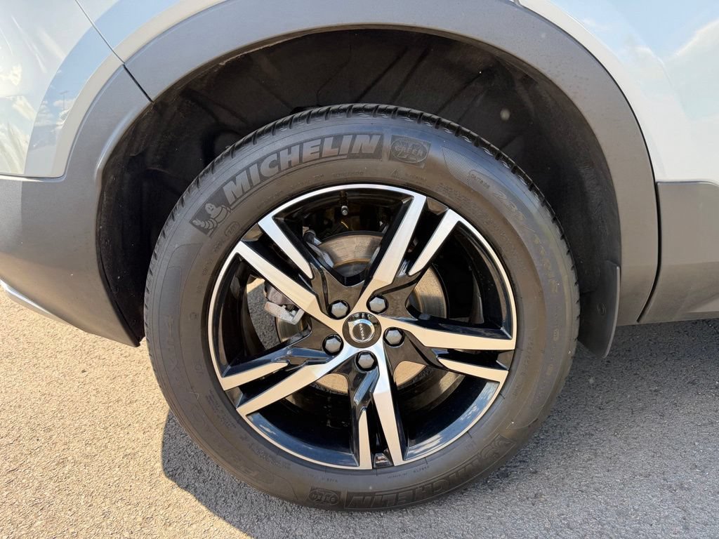 Used 2025 Volvo XC40 B5 Core AWD/4WD image 9