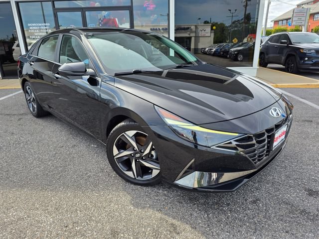Used 2023 Hyundai Elantra Limited w/ Preferred Accessory Package FWD image 2