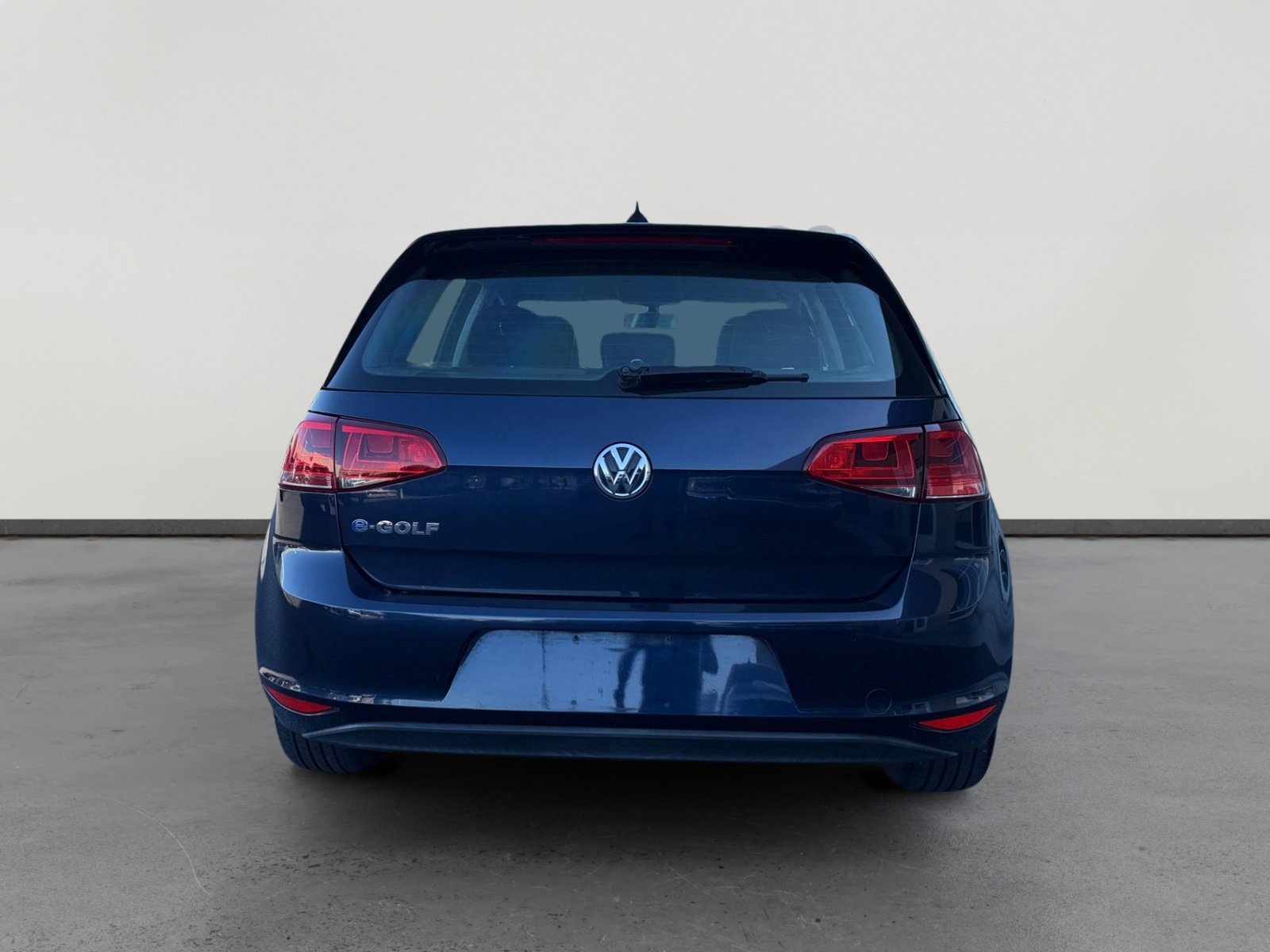 Used 2016 Volkswagen e-Golf SE image 4