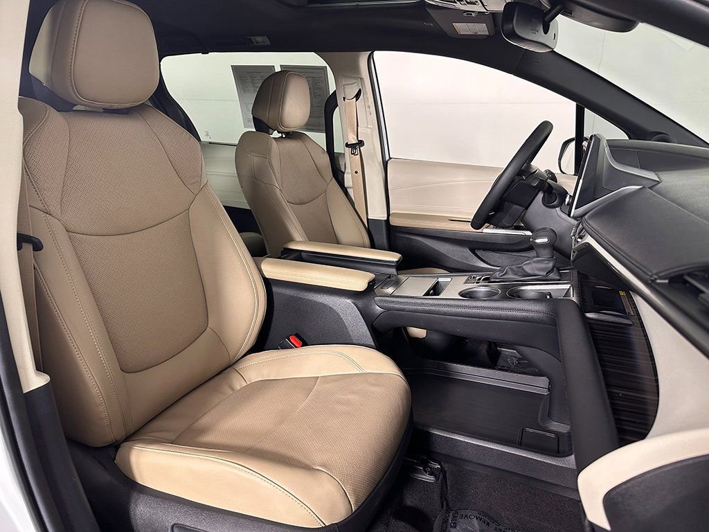 Used 2024 Toyota Sienna Limited FWD image 29
