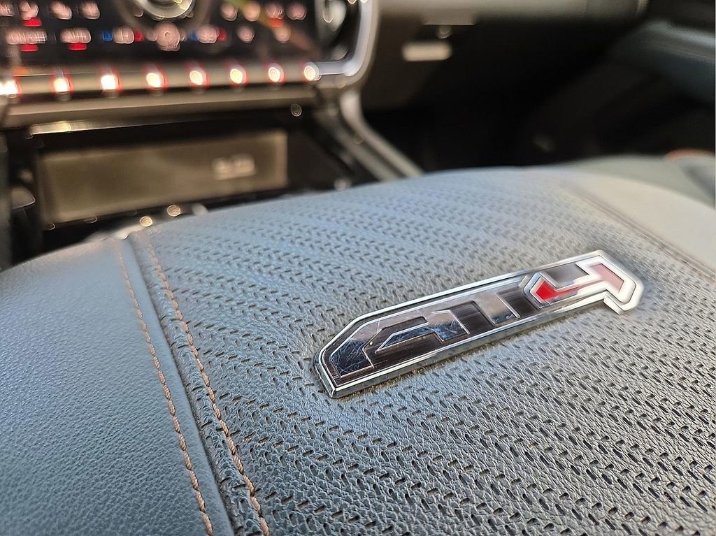 Used 2025 GMC Yukon AT4 w/ AT4 Premium Package image 22